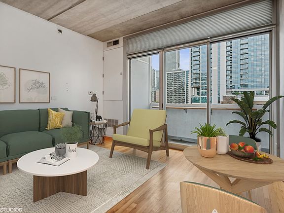 5th image of 630 N Franklin St #905