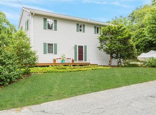18 Shadbush Trl, South Kingstown, RI 02879
