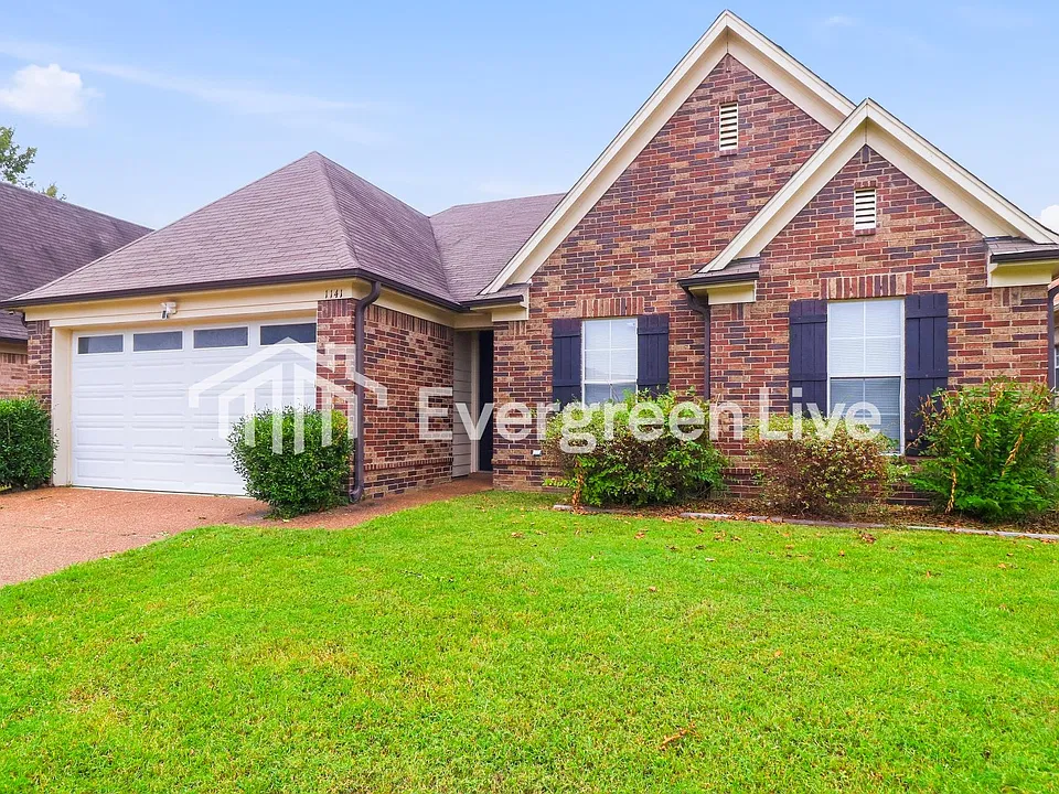 1141 N Cortona Cir