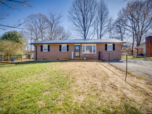 416 Queen Ann Ct, Piney Flats, TN 37686