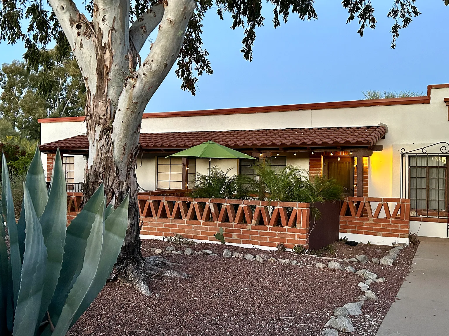 515 S La Canada Dr — Photo 1