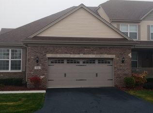 726 E Oliviabrook Dr, Oakbrook Terrace, IL 60181