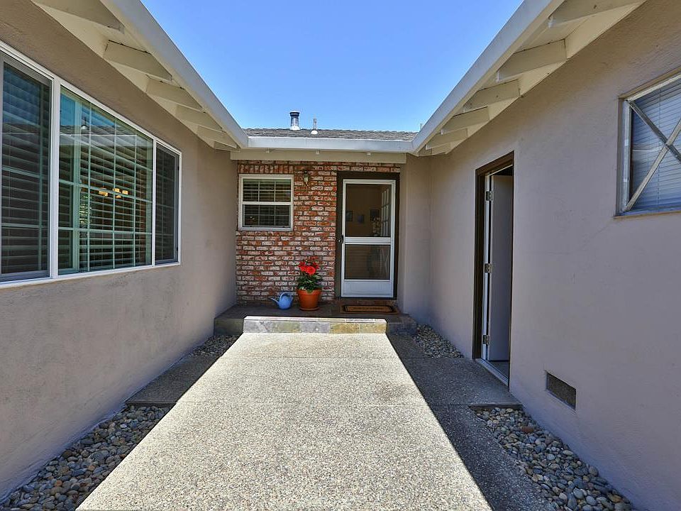 2nd image of 3924 Ross Ave
