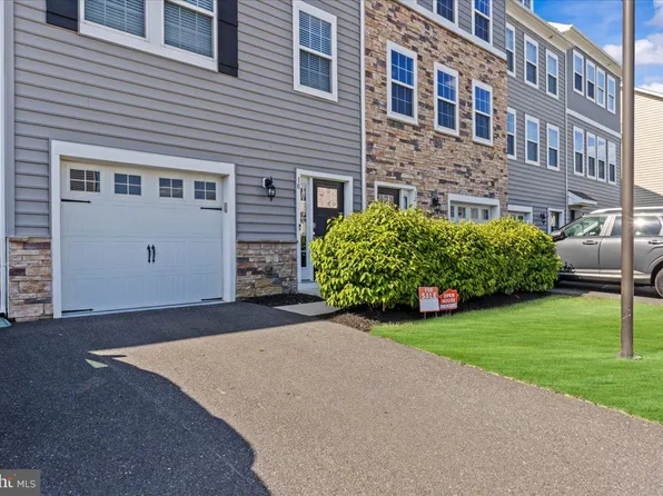 10 Rome Way, Mount Laurel, NJ 08054
