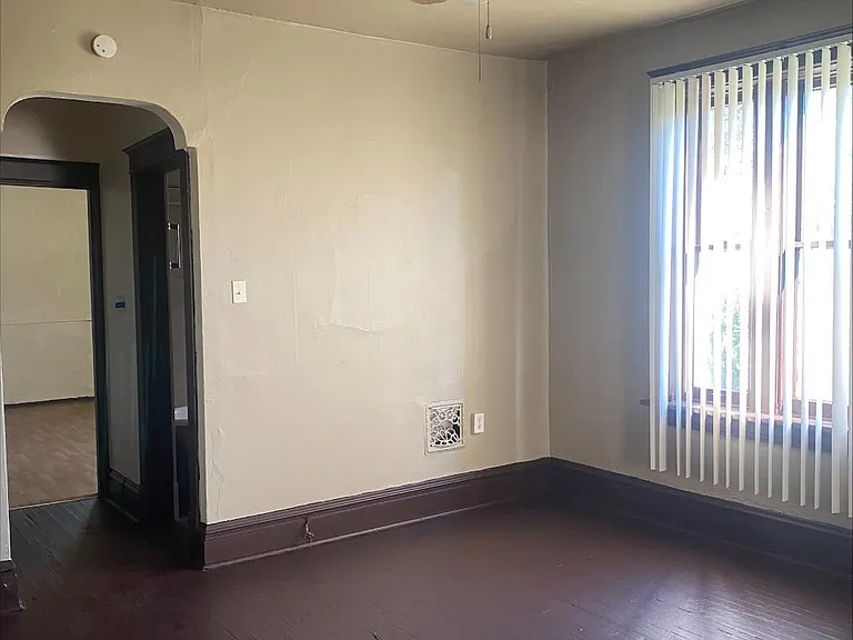 2125 E Obear Ave — Photo 2