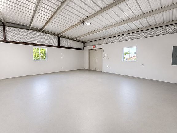 5th image of 4109 N Parkdale Ln #1