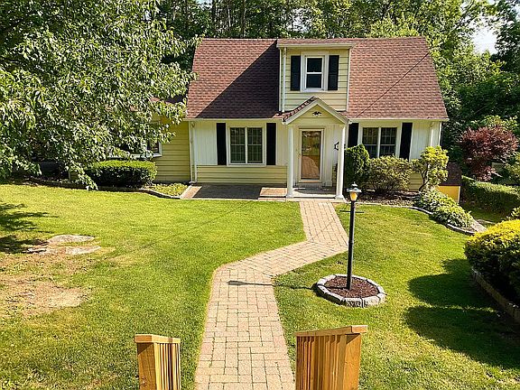 3rd image of 13 Hickory Dr