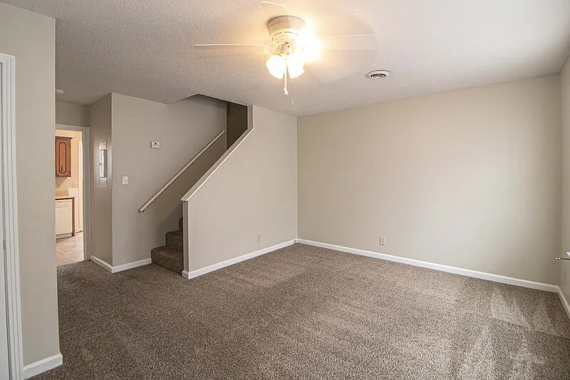 Building Photo - 812C Golfview Pl