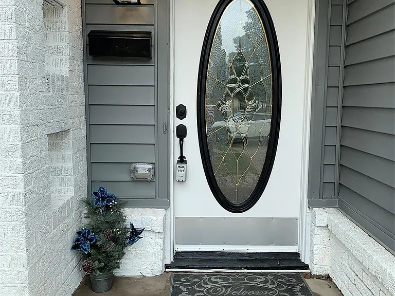 1918 Melbourne Ave — Photo 2
