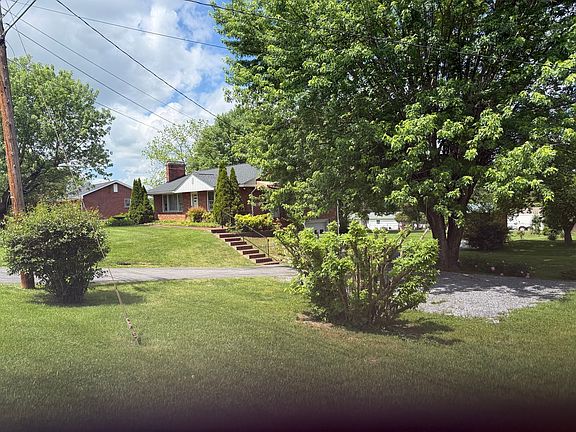 3rd image of 604 Ridgeview Dr