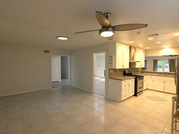 4th image of 6253 Lake Lomond Dr