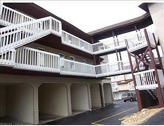 1st image of 2202 Vista Cir