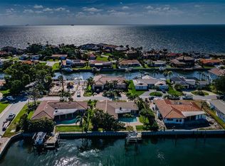 1989 Hawaii Ave NE, Saint Petersburg, FL 33703