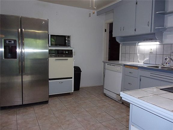 3rd image of 306 N Boundary Ave
