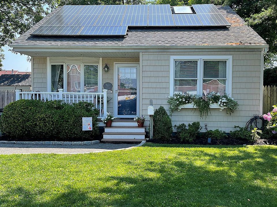 1st image of 1 Wyandanch Ave