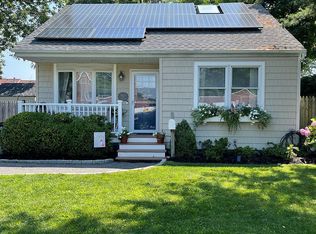 1 Wyandanch Ave, East Islip, NY 11730