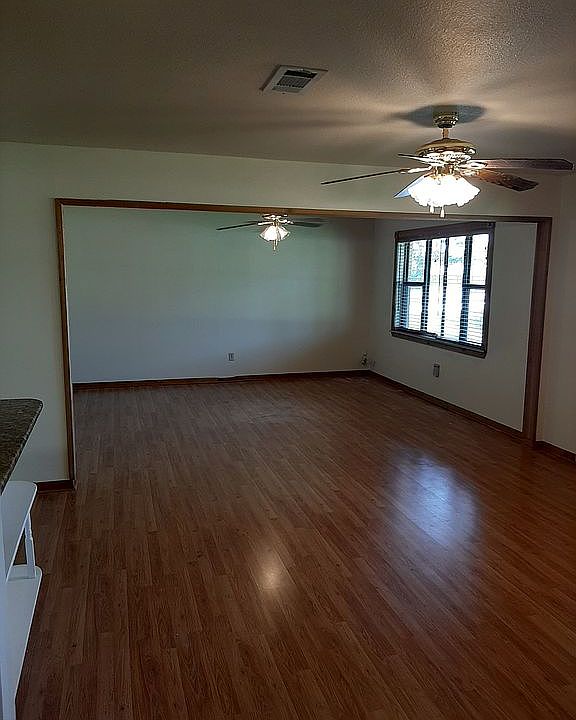 1st image of 411 River Oaks Dr