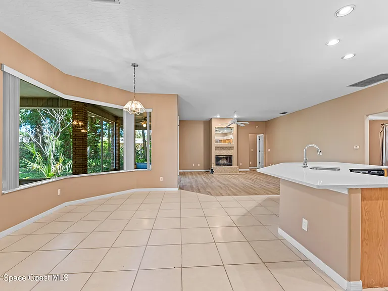 7922 Timberlake Dr — Photo 5