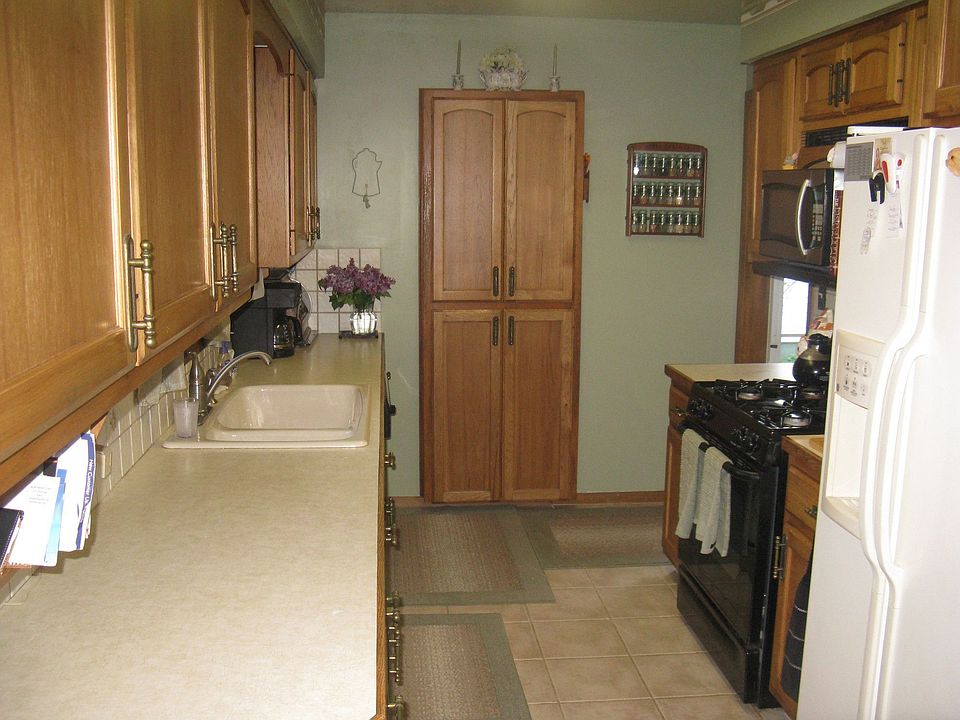 Hickory cupbds.&tile floor