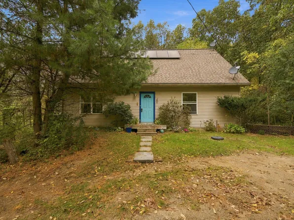 15081 Livermore Rd, Pinckney, MI 48169