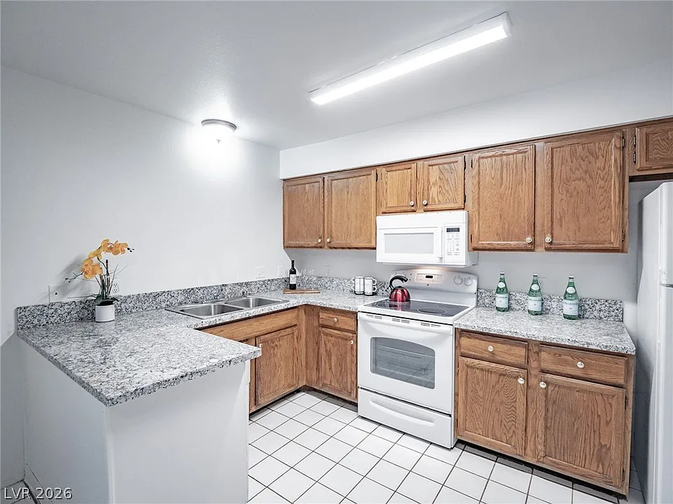 825 Hedge Way #2
