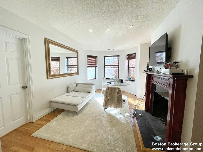 69 Gainsborough St #300 — Photo 3