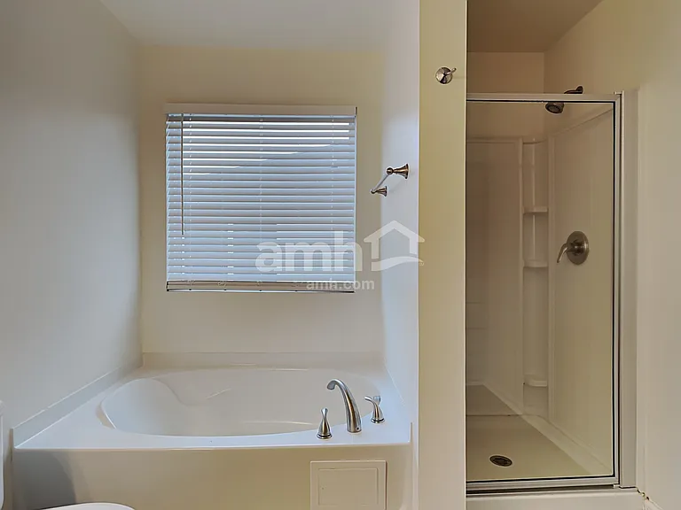 3840 Holliwell Pass — Photo 14