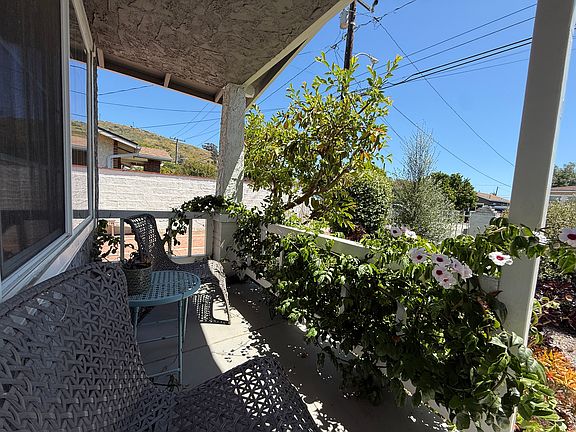 4th image of 117 W Mission Ave