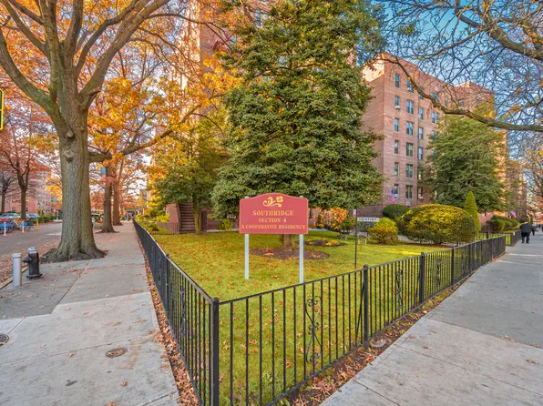 33-44 Junction Boulevard image 7 of 25