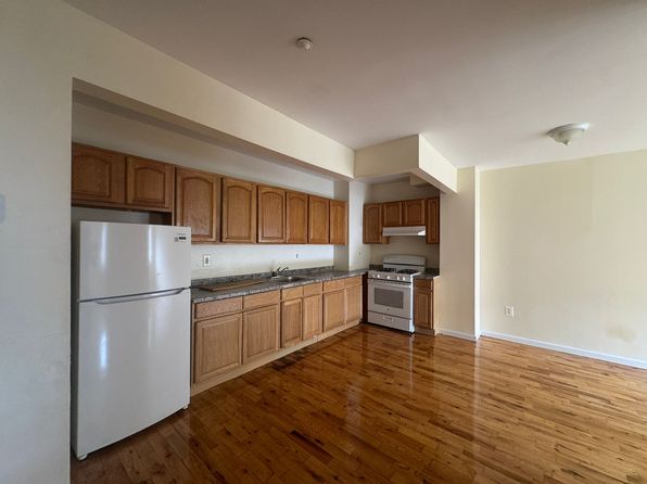 770 Union Ave APT 4B