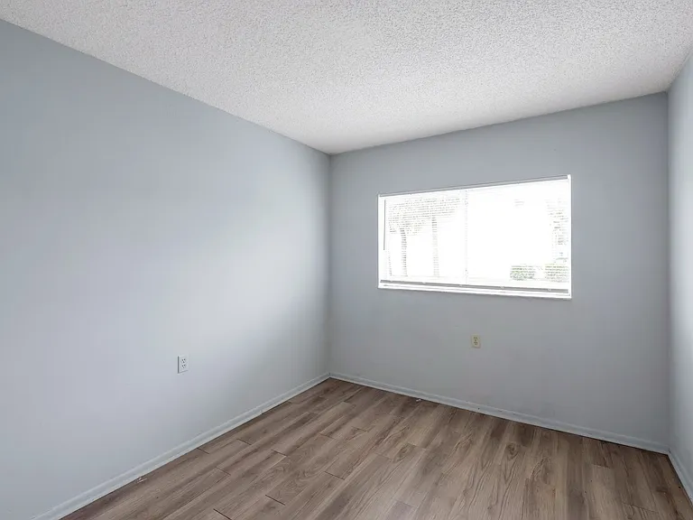 1153 Lake Victoria Dr #I — Photo 10