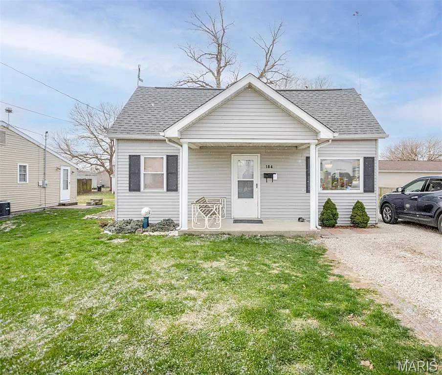 104 Hazel St photo 1