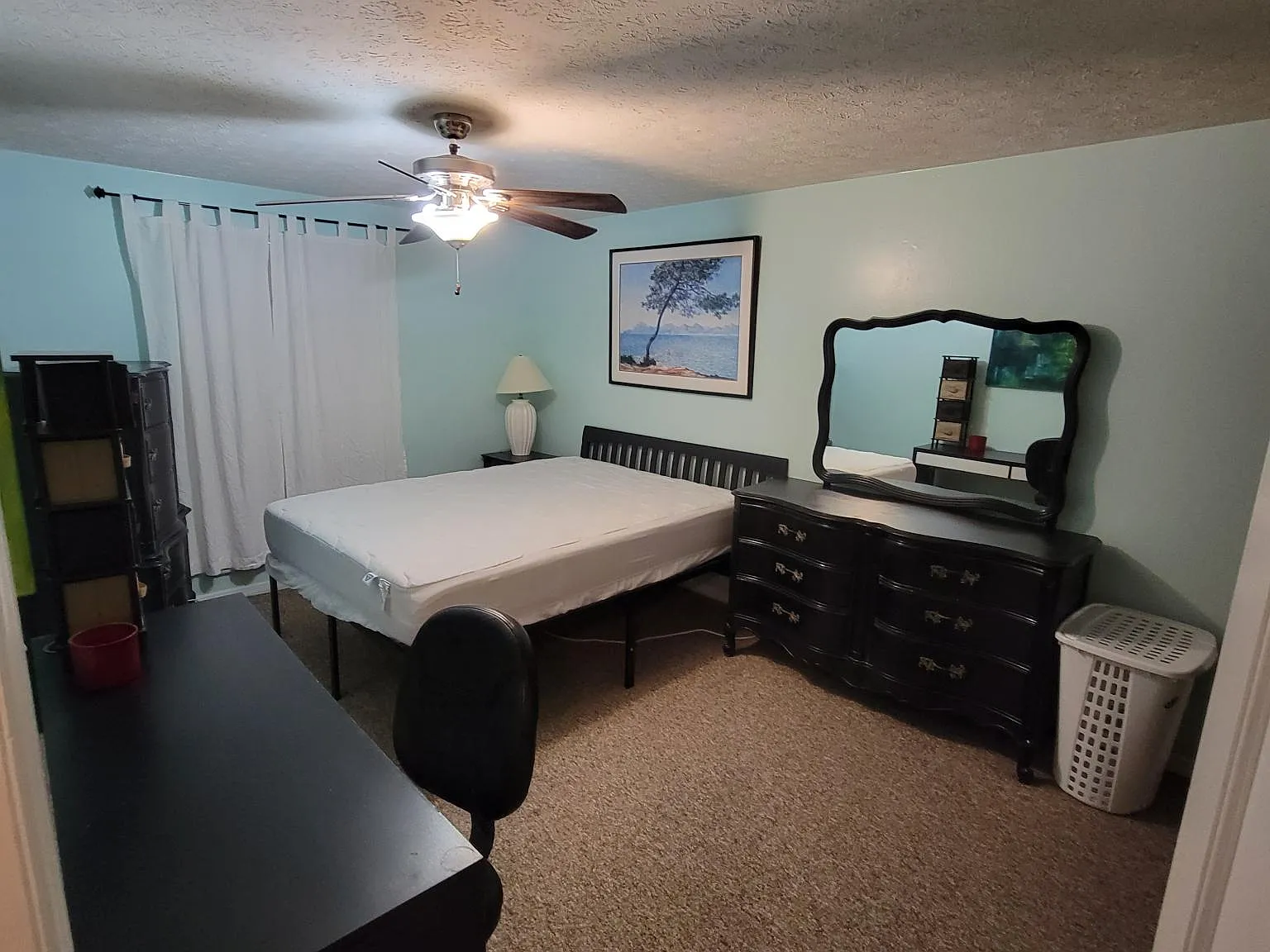 5 bed, 3000 sqft, $925 — Photo 1