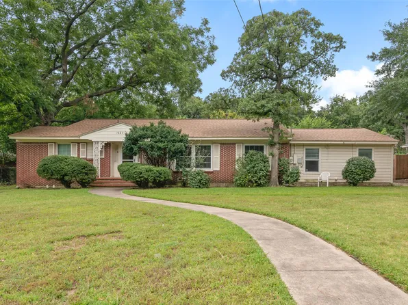 1604 Laurelwood Dr, Denton, TX 76209