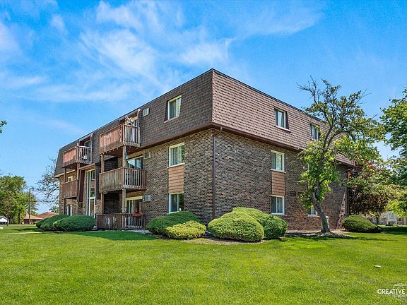 2nd image of 19330 Wolf Rd APT 9