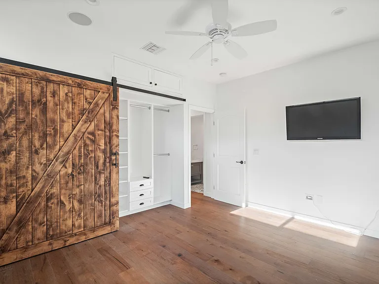 2813 Military Ave — Photo 35