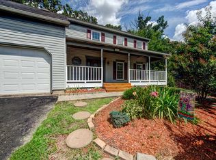 1496 Oak Trail Ct, Herndon, VA 20170