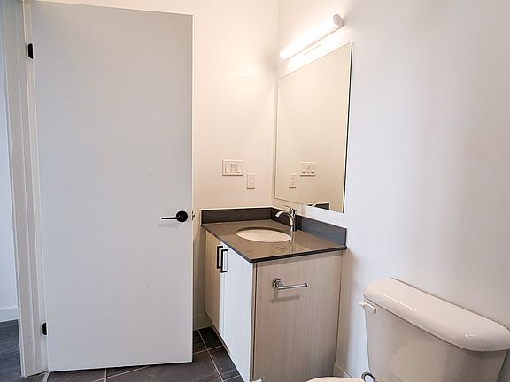 4th image of 388 King St E #405