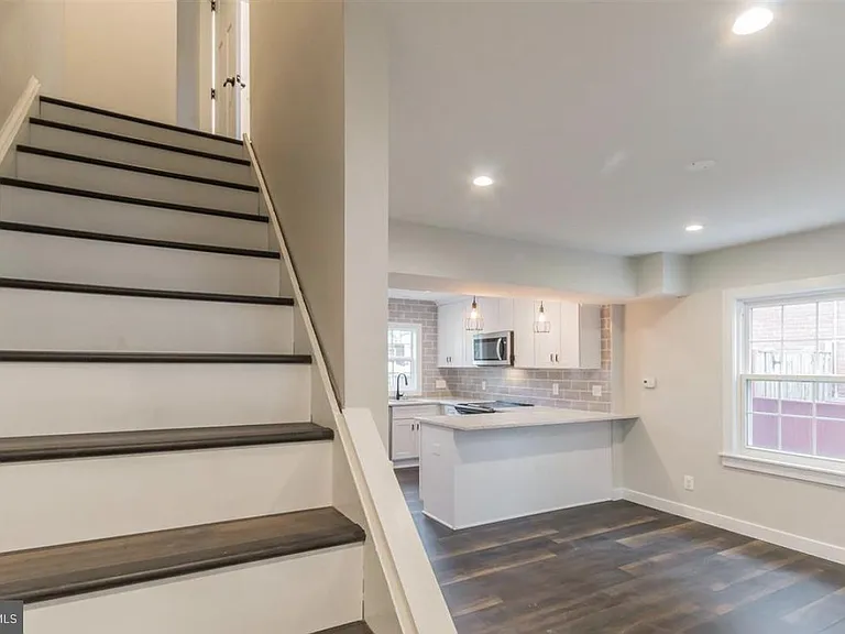 308 S Veitch St — Photo 7