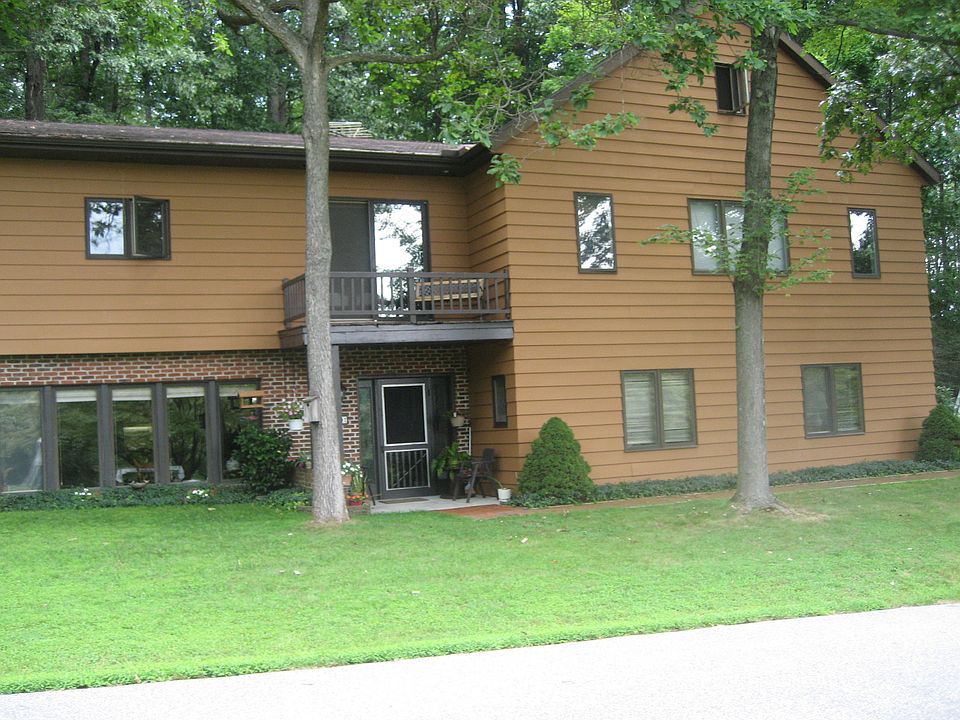 1st image of 8 Oakwood Dr