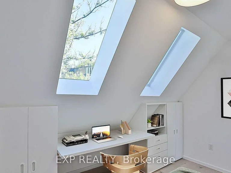 452 Montrose Ave #C — Photo 18