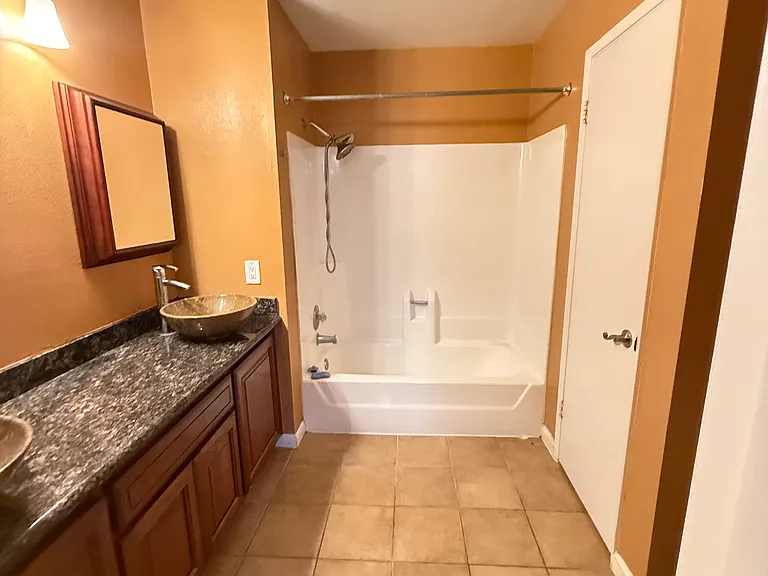 1952 Hacienda Dr — Photo 8