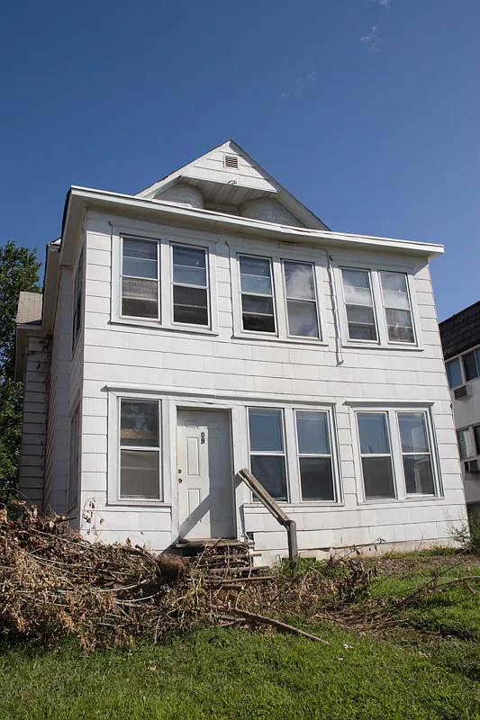 6 bed, $2,200 — Photo 1