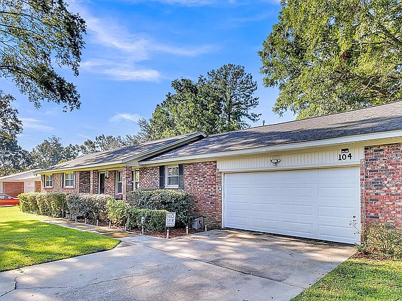 4th image of 104 Claudia Dr
