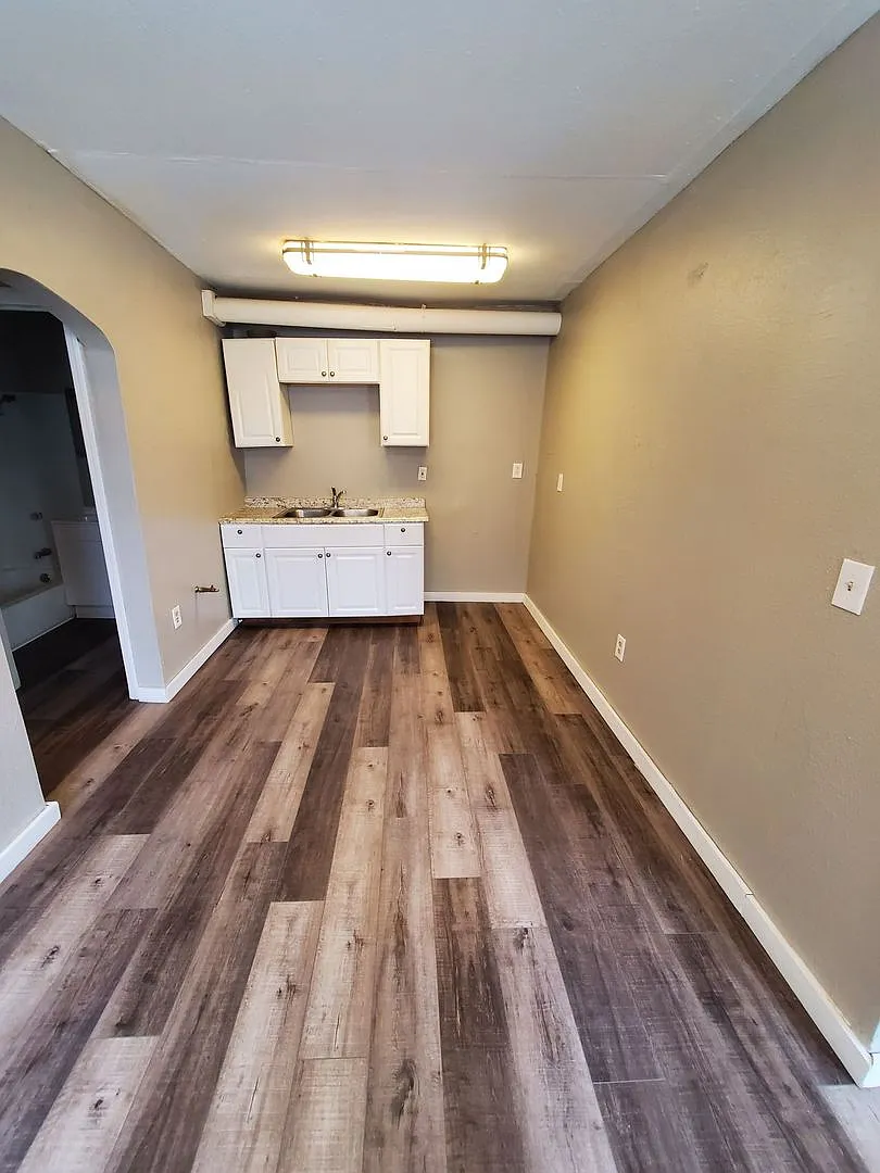 2214-2220 W Hopkins St. (8 Unit) — Photo 4