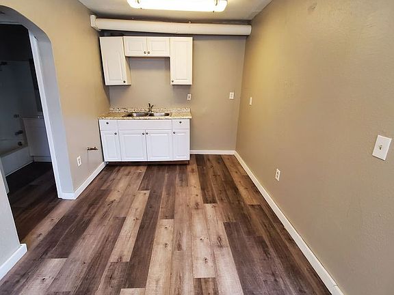 5th image of 2214-2220 W Hopkins St #1