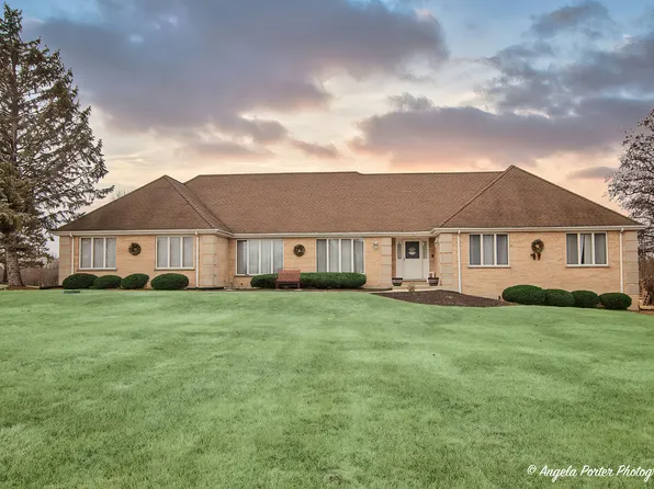 25158 N Ivy Ln, Lake Zurich, IL 60047