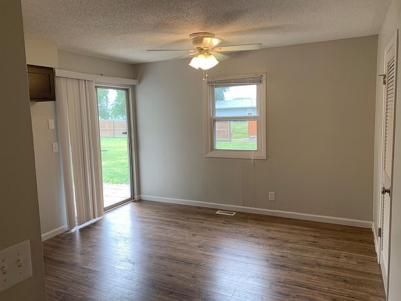 Dining area in kitchen