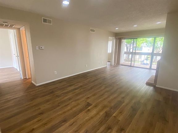 5th image of 12100 Melville Dr APT 412D
