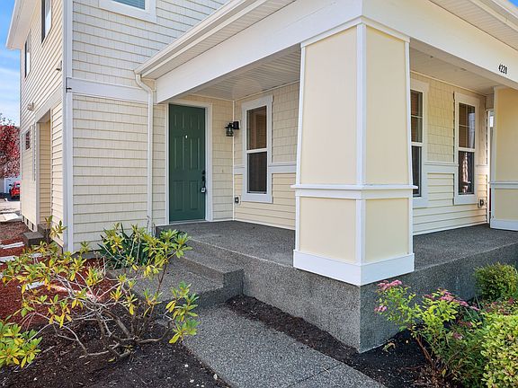 2nd image of 4228 Edgewater Blvd NE